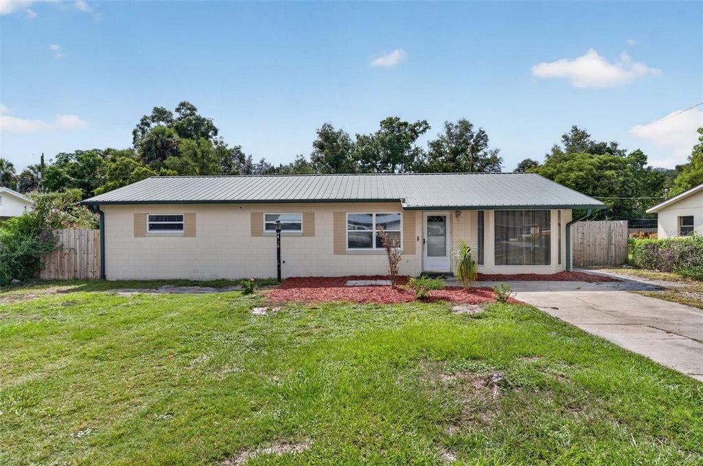 Photo of 619 Wisteria Avenue, Umatilla, FL 32784 (MLS # G5116961)
