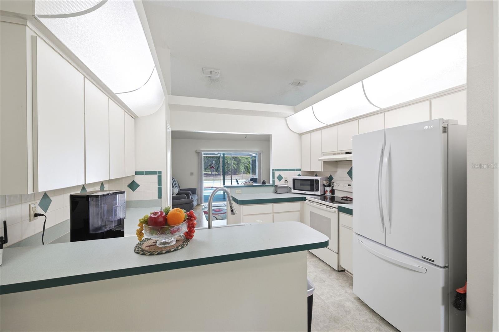 LEO S ESTATES W1/2 OF - Residential