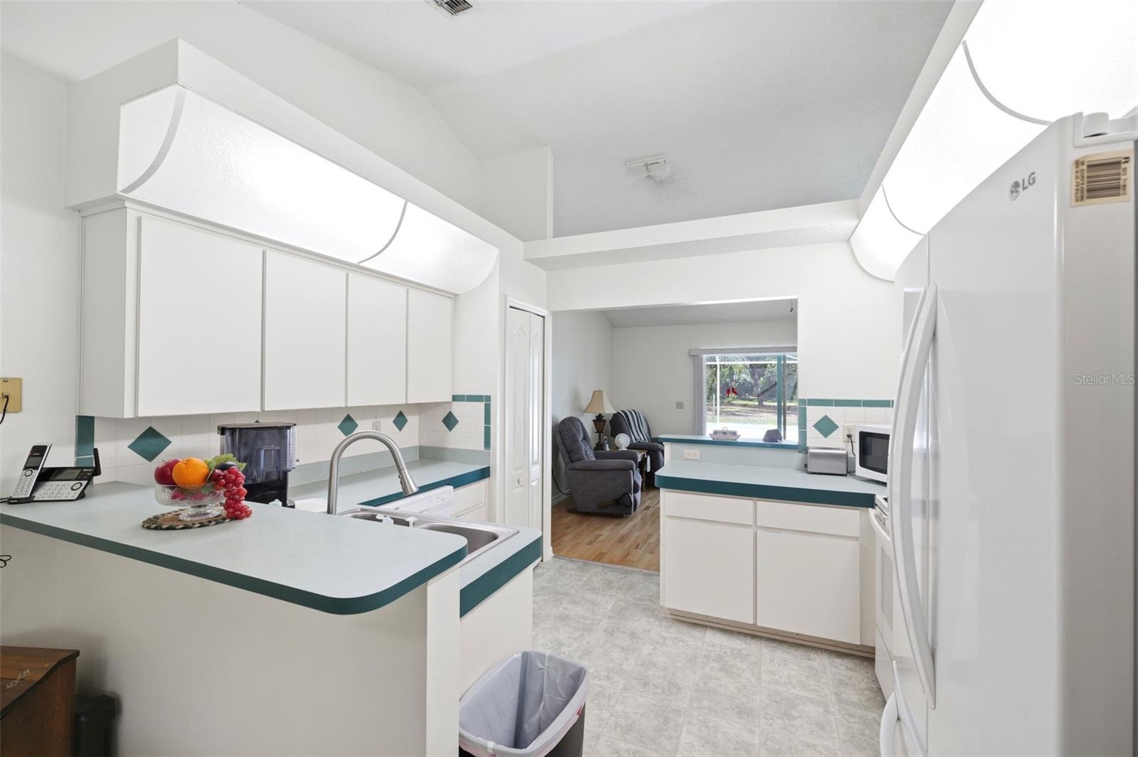 LEO S ESTATES W1/2 OF - Residential
