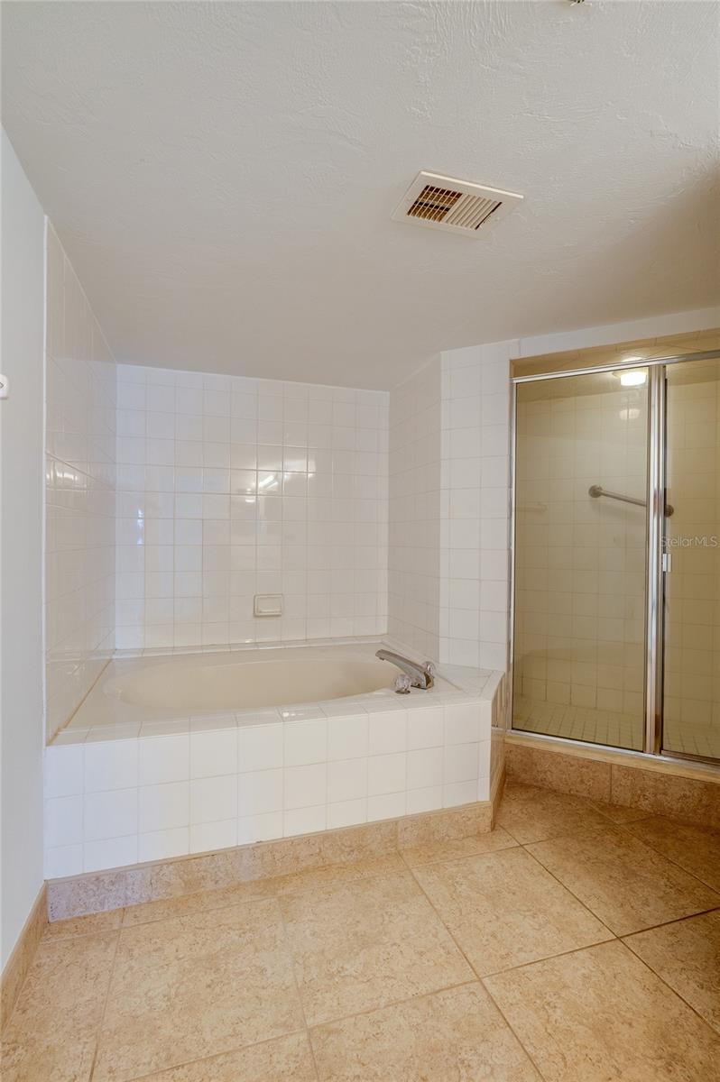 TOWERS AT PONCE INLET TOWER 01 CONDO - Residential