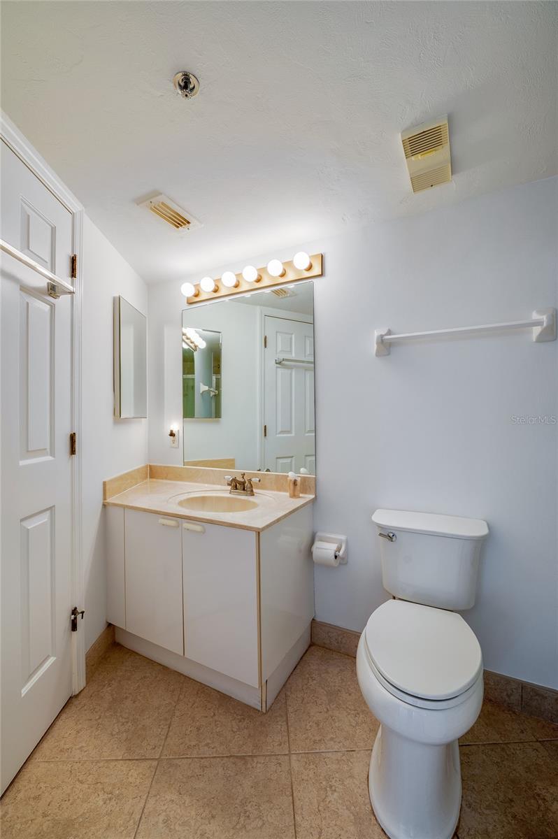 TOWERS AT PONCE INLET TOWER 01 CONDO - Residential