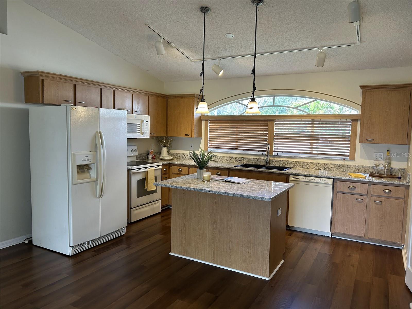 BRIARWOOD - Residential Lease