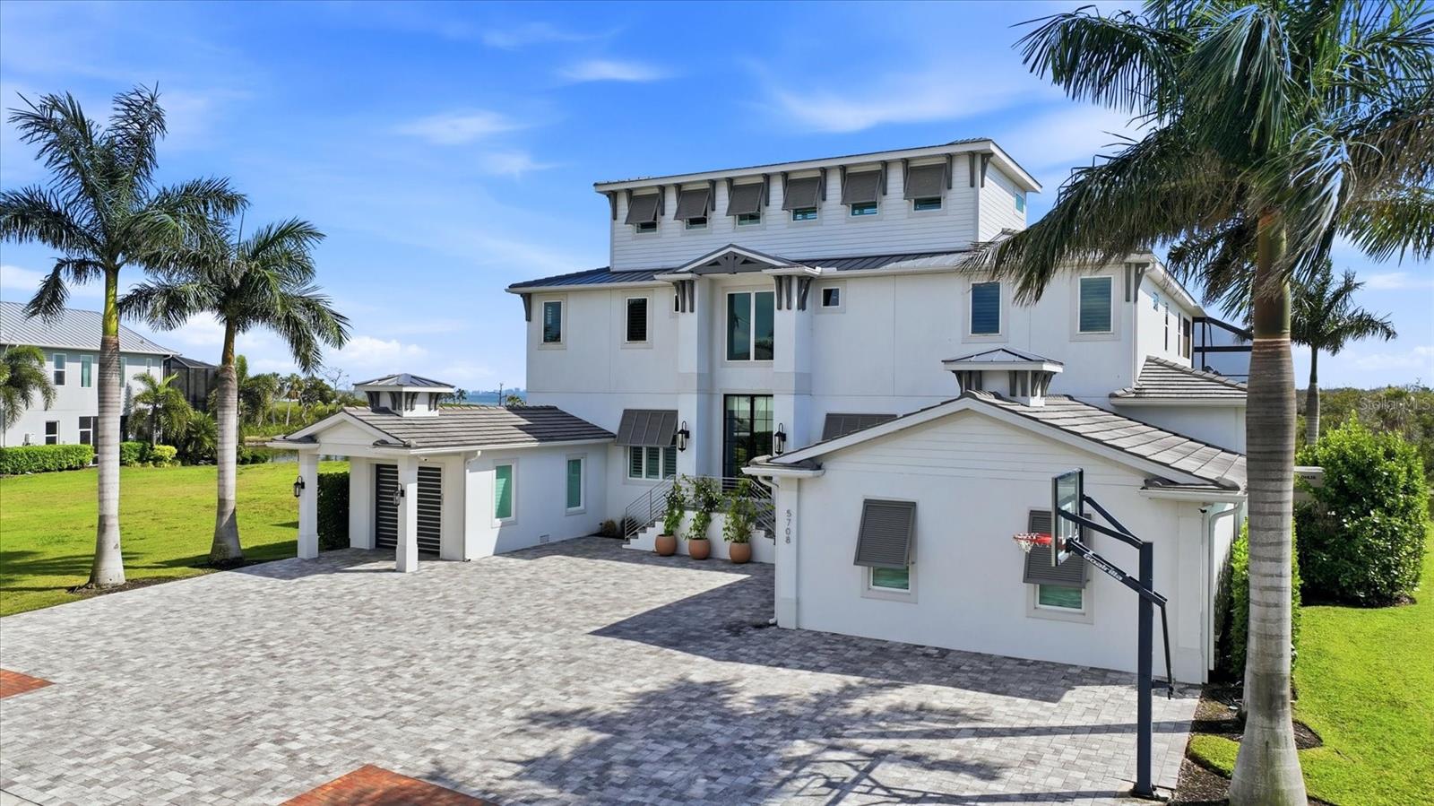 LEGENDS BAY - Residential