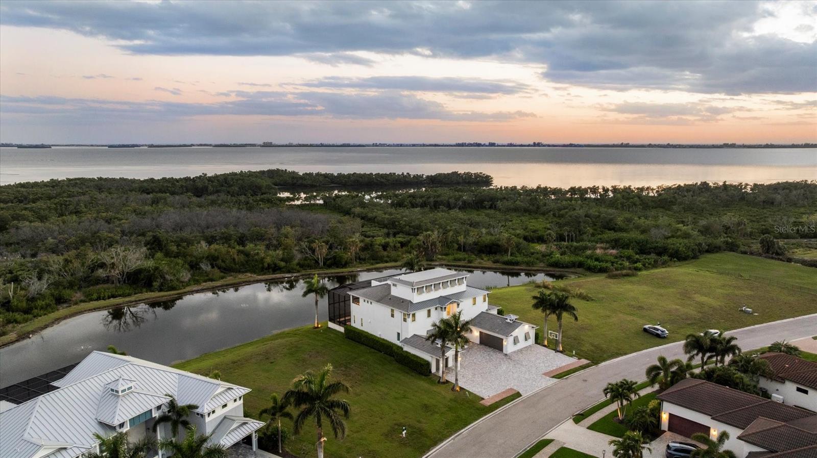 LEGENDS BAY - Residential