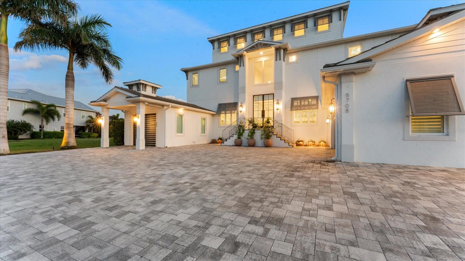 LEGENDS BAY - Residential