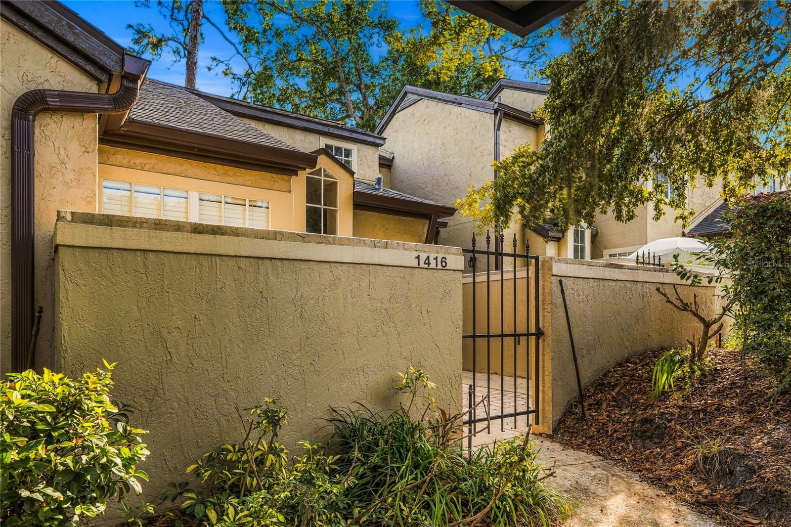1416 FARRINDON CIRCLE .