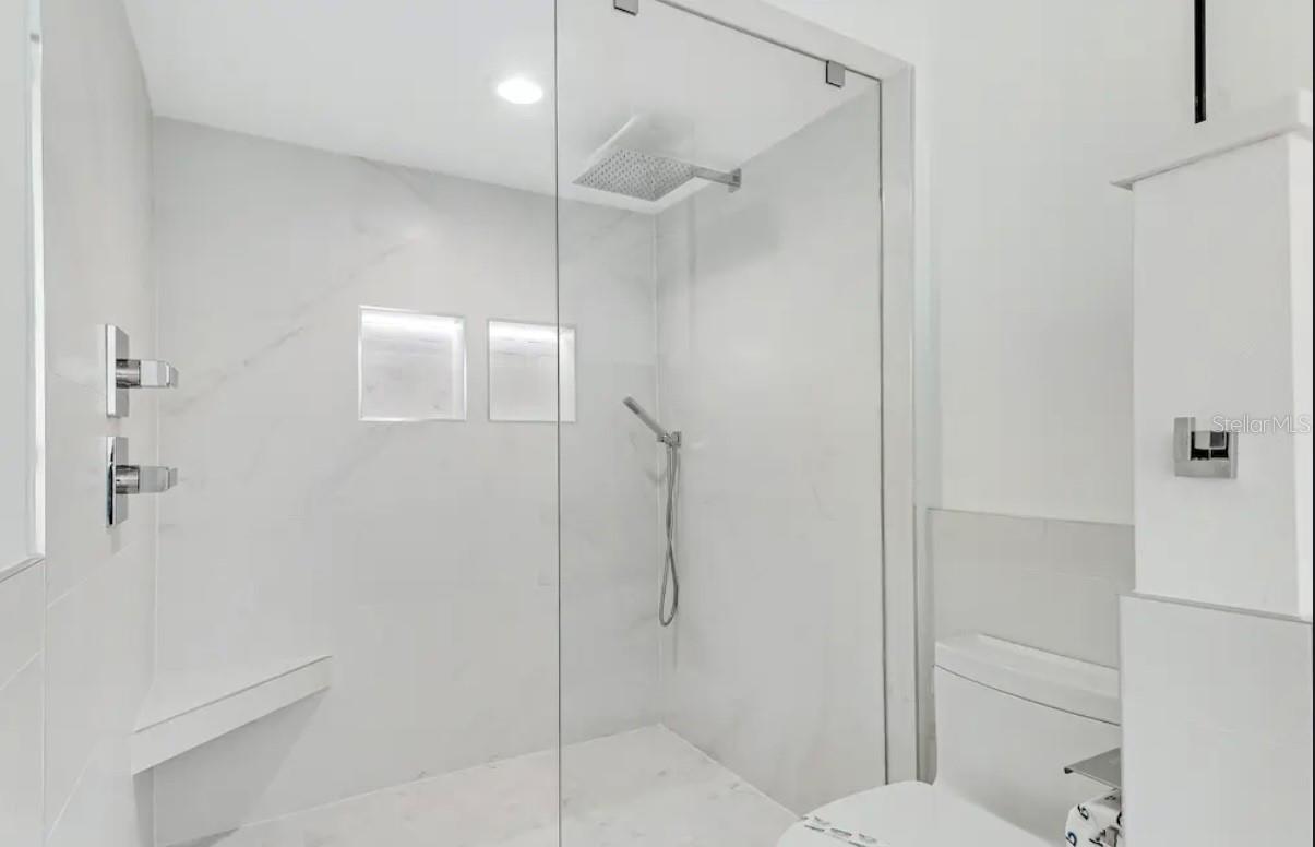 TIDY ISLAND PH II - Residential Lease
