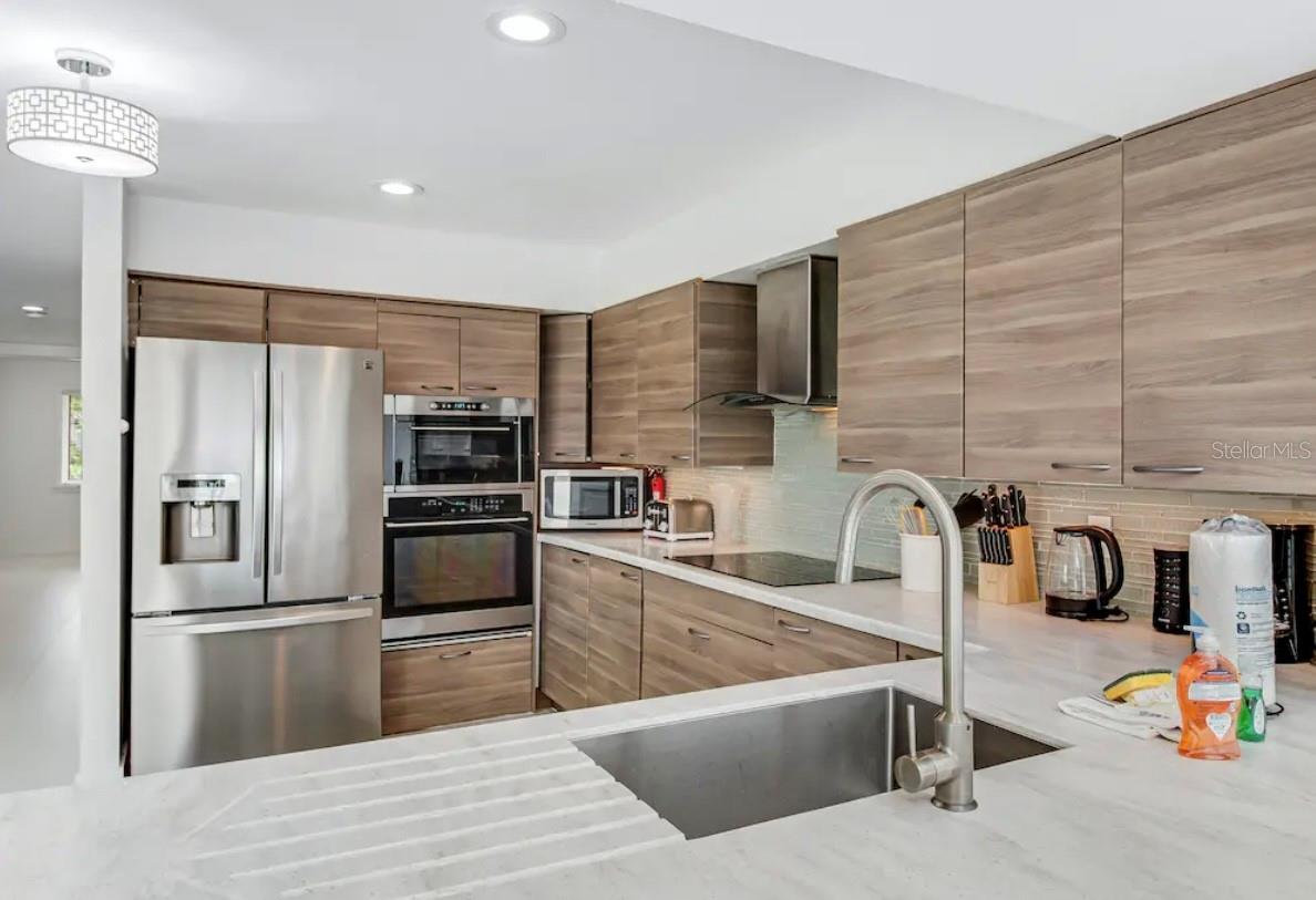 TIDY ISLAND PH II - Residential Lease