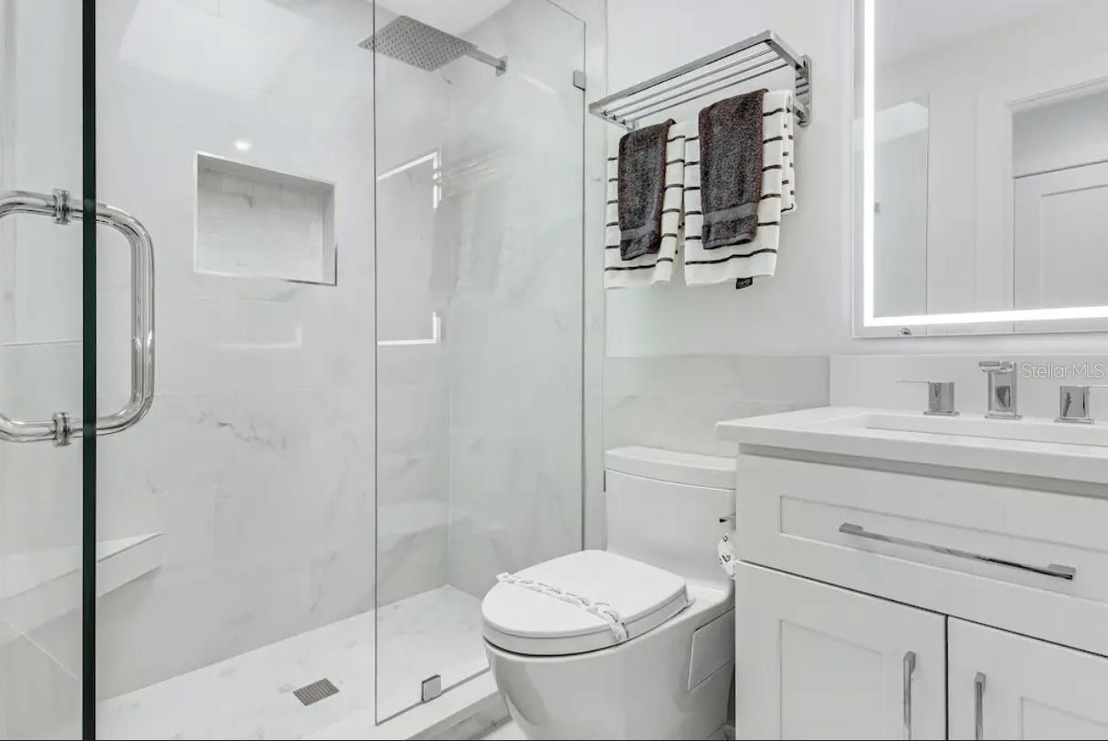 TIDY ISLAND PH II - Residential Lease