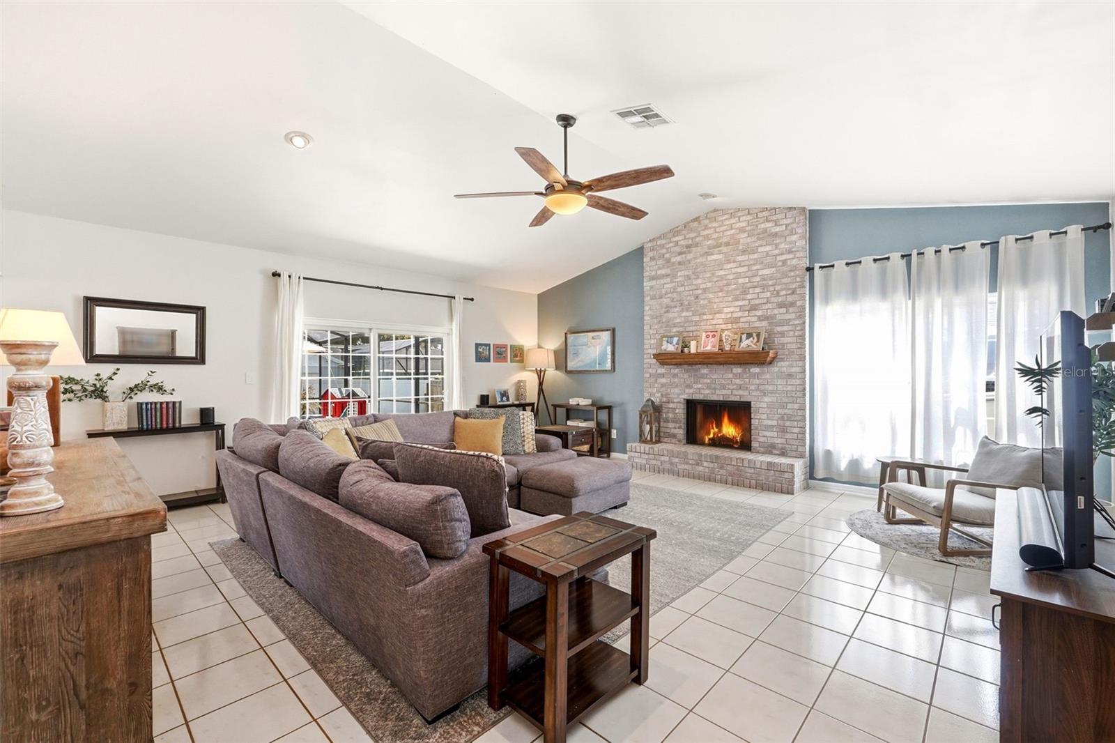 BAY LKS/GRANADA SEC V - Residential