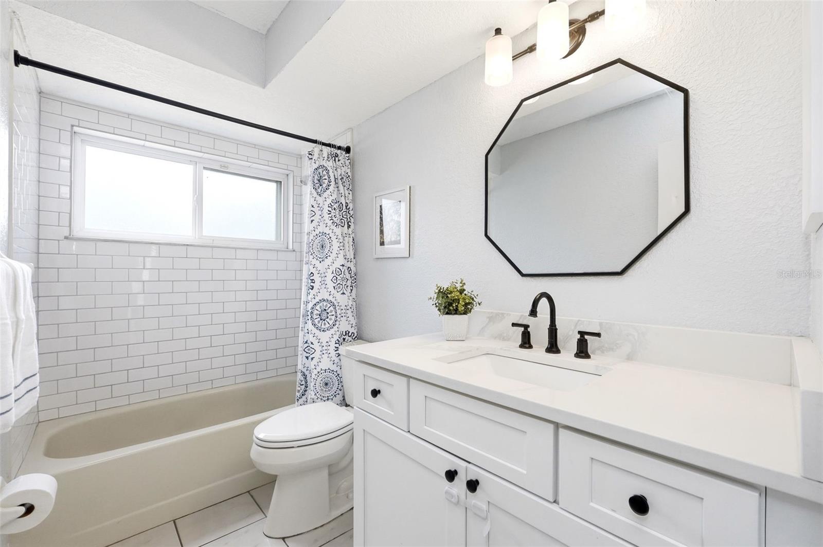 BAY LKS/GRANADA SEC V - Residential