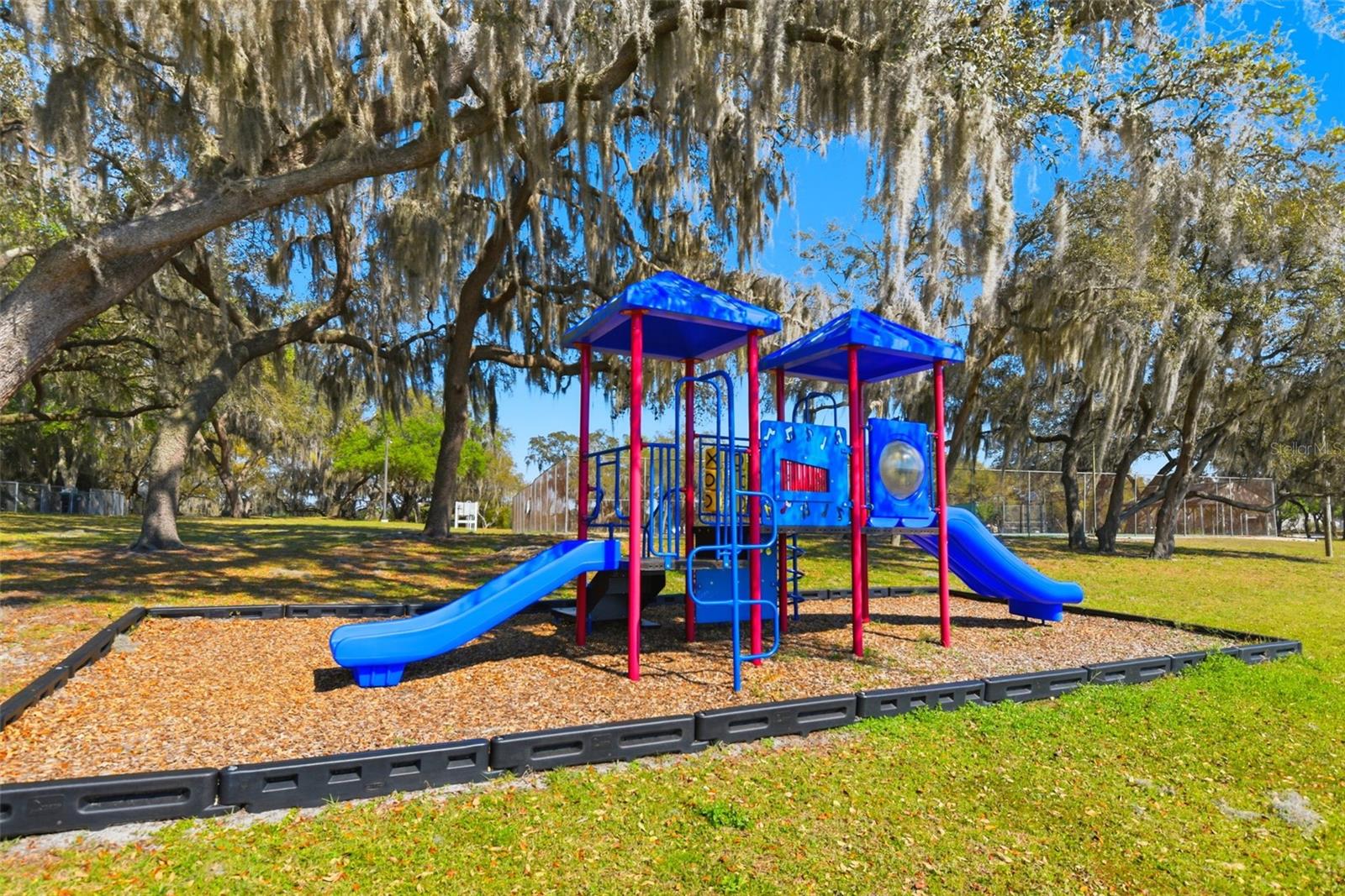 BAY LKS/GRANADA SEC V - Residential