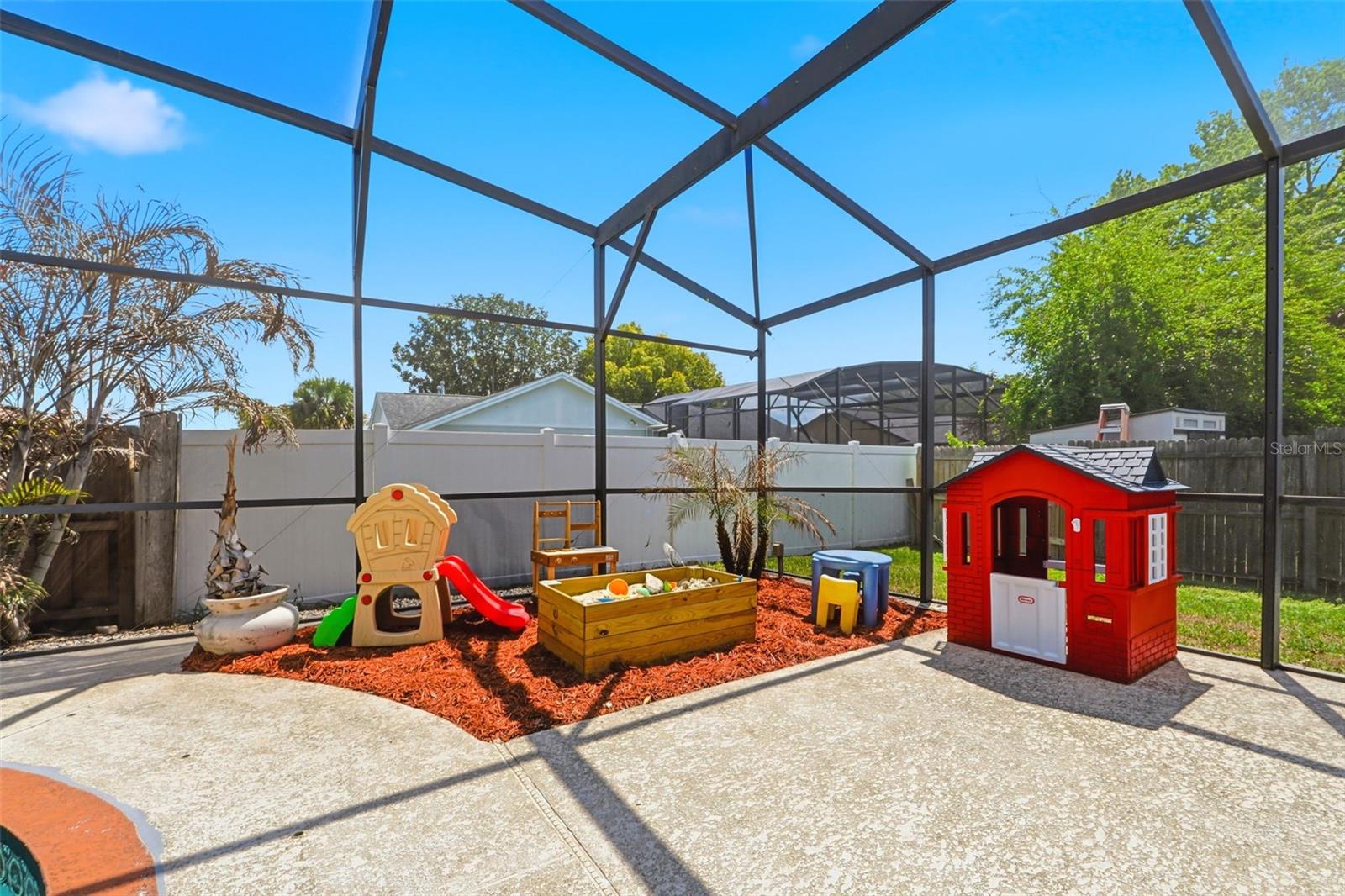 BAY LKS/GRANADA SEC V - Residential