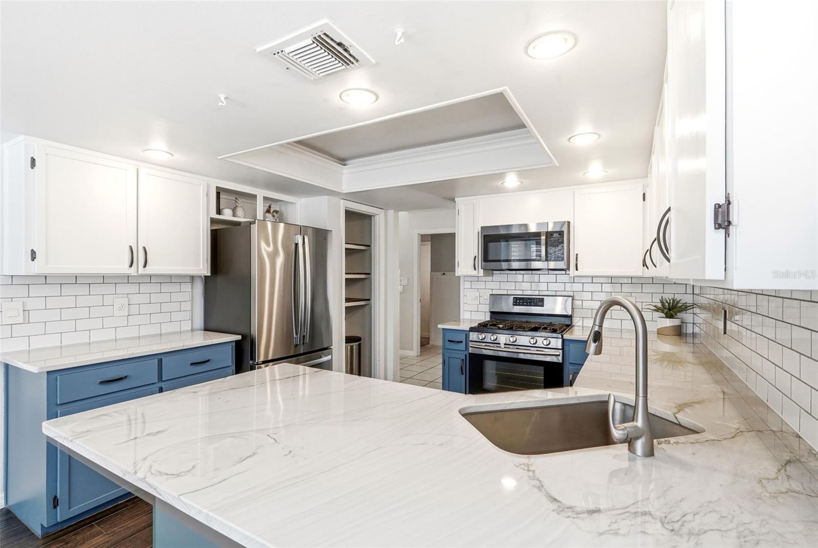 BAY LKS/GRANADA SEC V - Residential