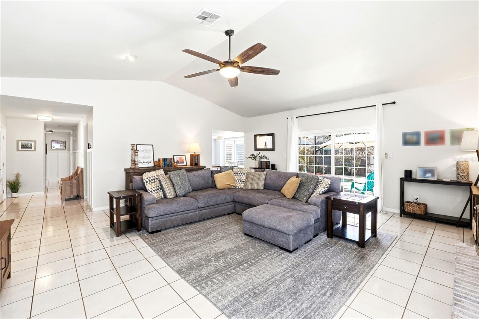 BAY LKS/GRANADA SEC V - Residential