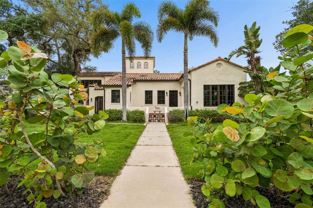 Photo of 2603 S Parkview Street, Tampa, FL 33629 (MLS # TB8513368)