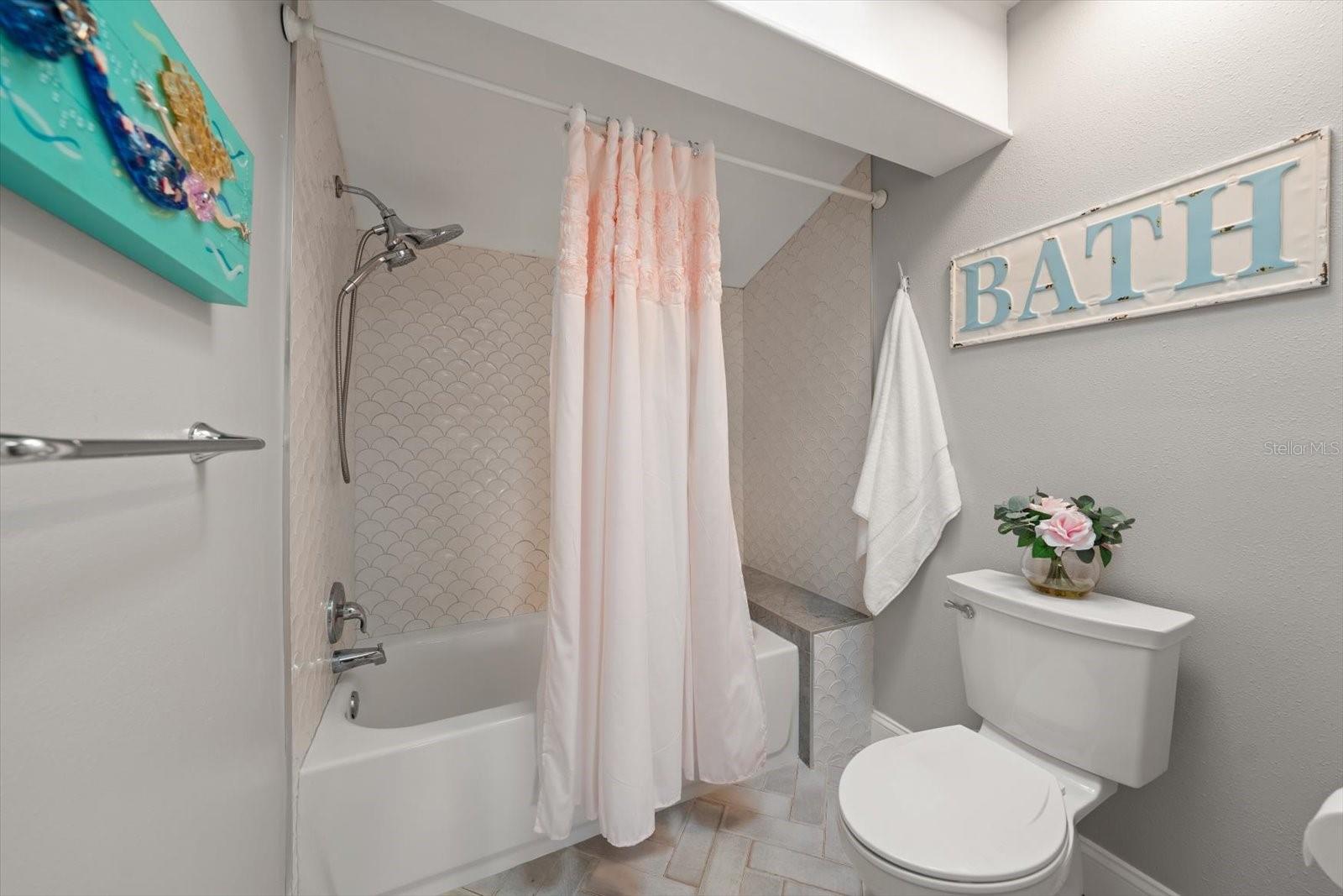 ADMIRALITY THE CONDO - Residential