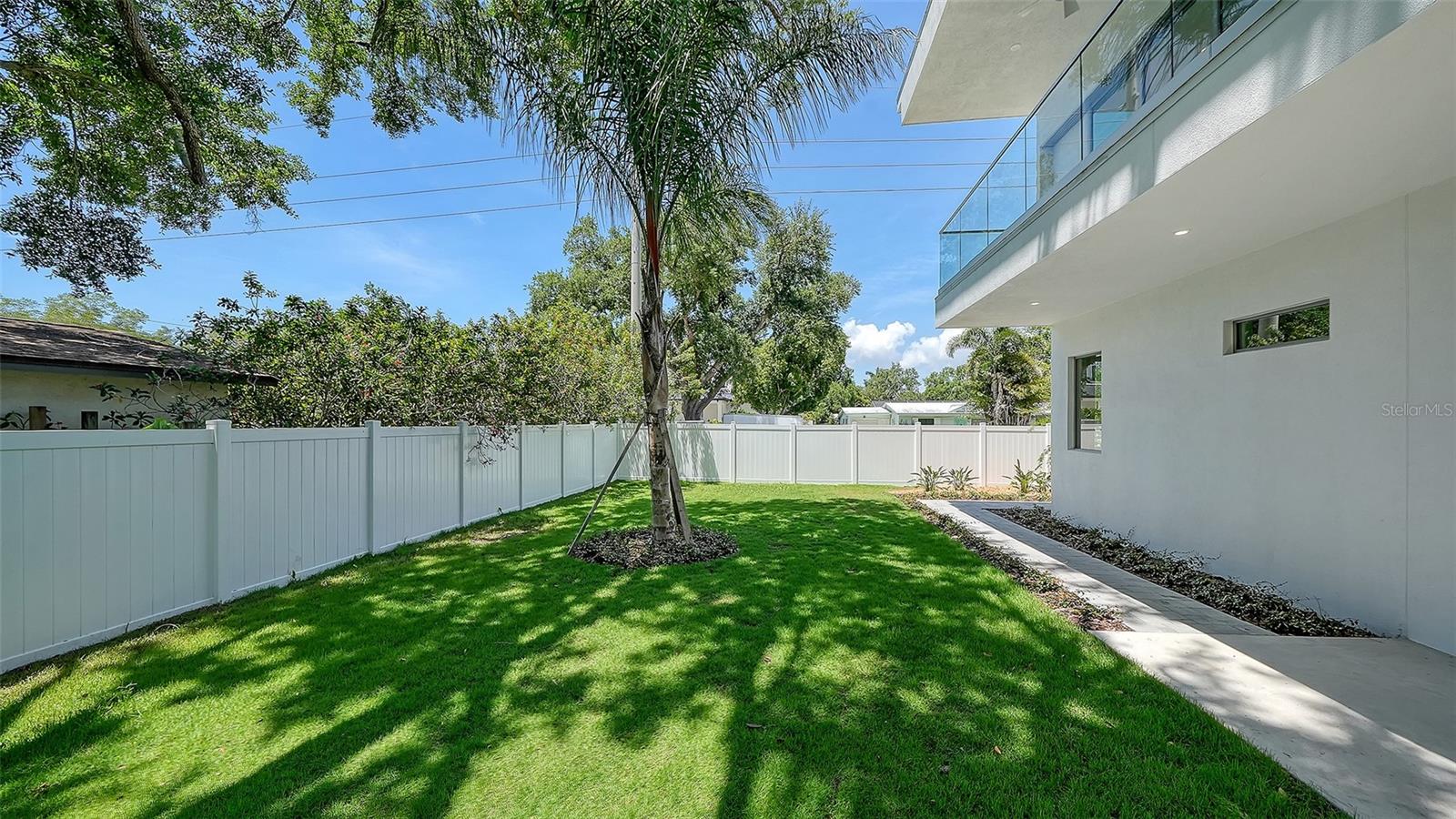 2010 HYDE PARK CIRCLE