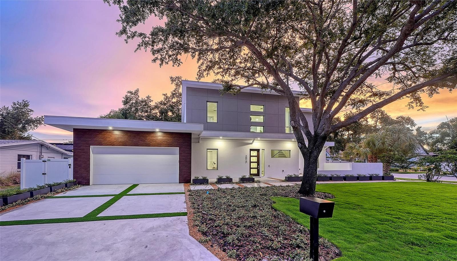 2010 HYDE PARK CIRCLE