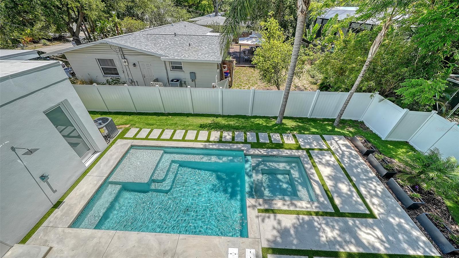 2010 HYDE PARK CIRCLE