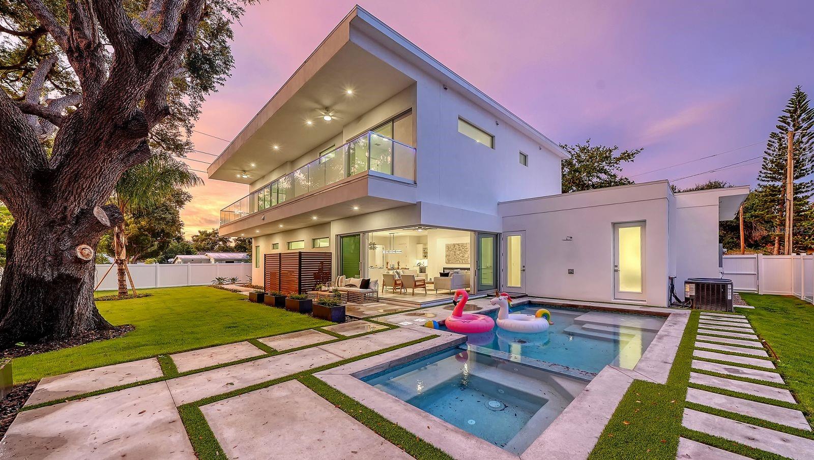 2010 HYDE PARK CIRCLE