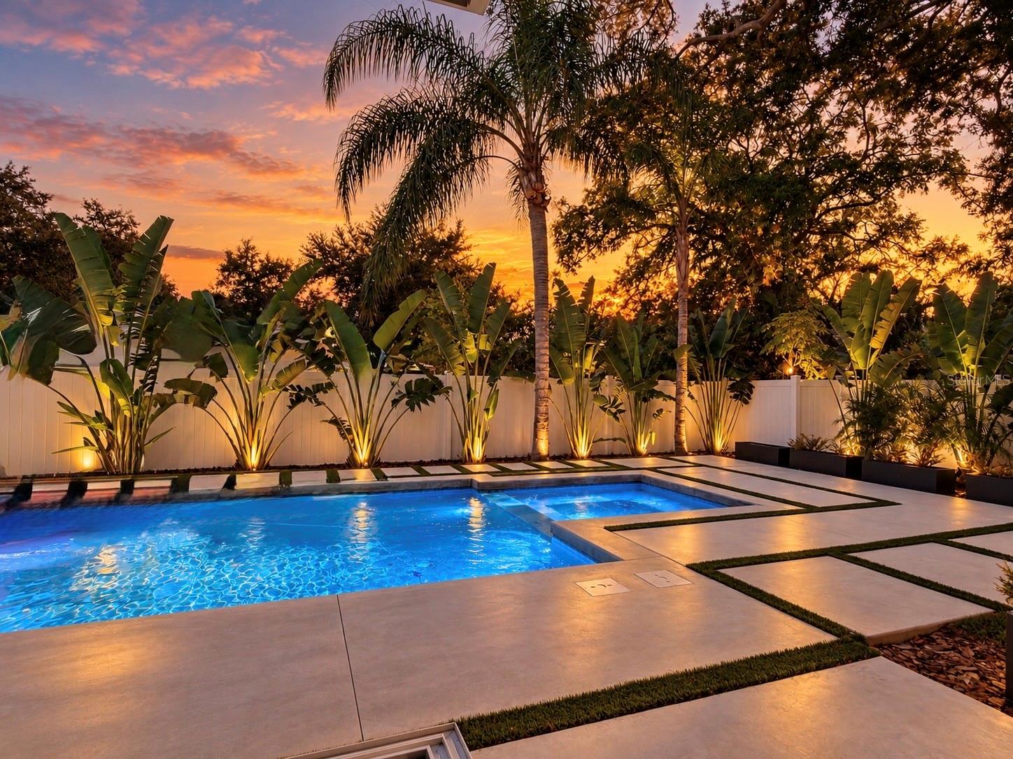 2010 HYDE PARK CIRCLE