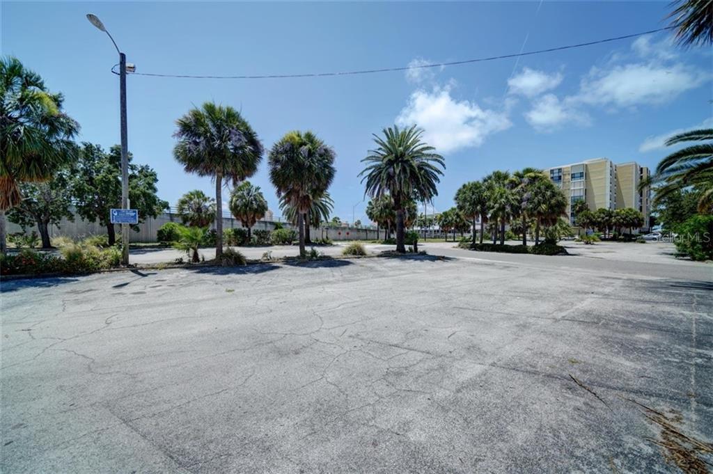 BAYSIDE SHORES - Land