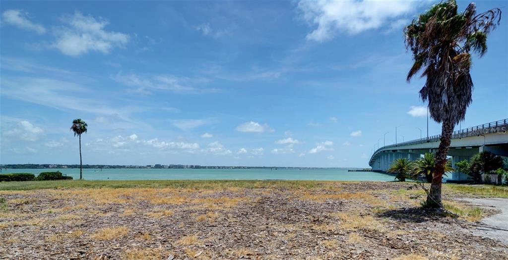 BAYSIDE SHORES - Land