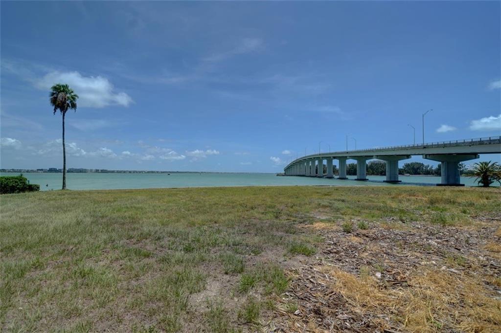 BAYSIDE SHORES - Land
