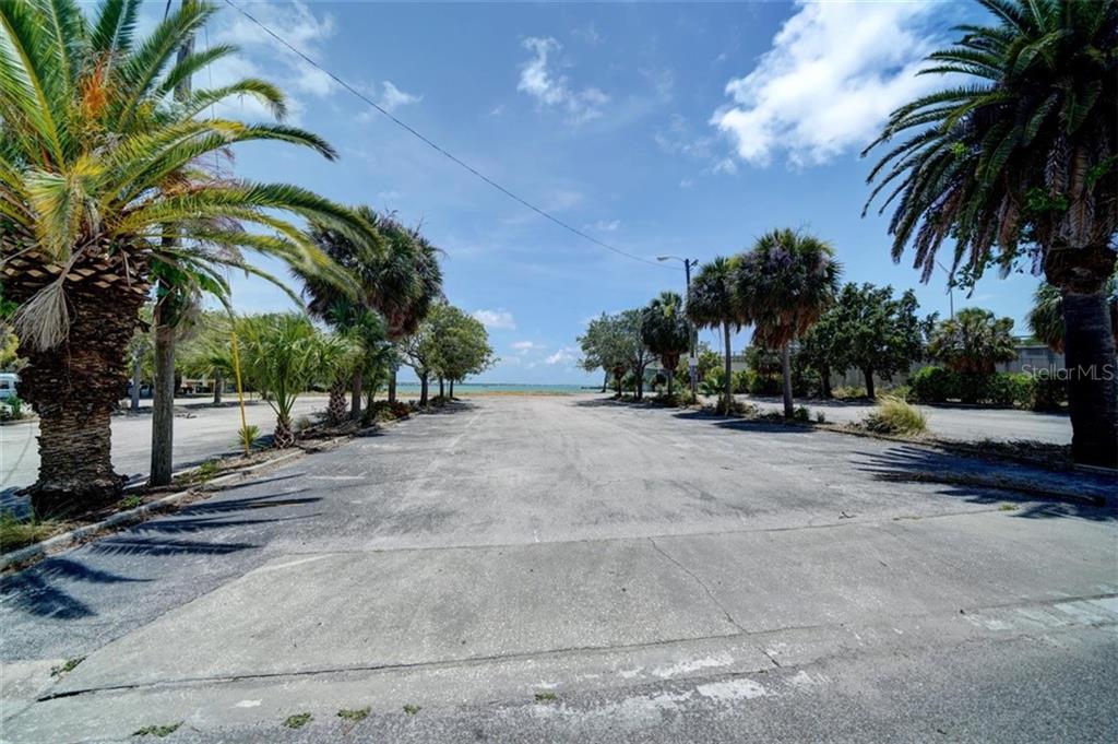 BAYSIDE SHORES - Land