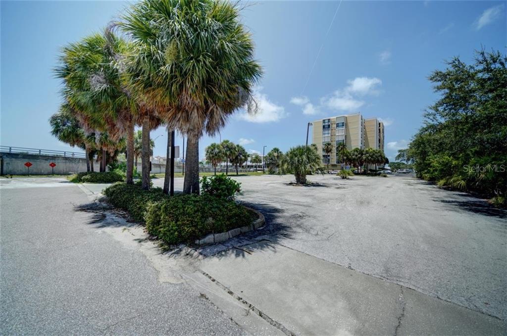 BAYSIDE SHORES - Land