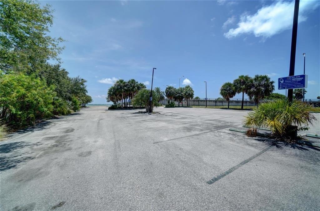 BAYSIDE SHORES - Land
