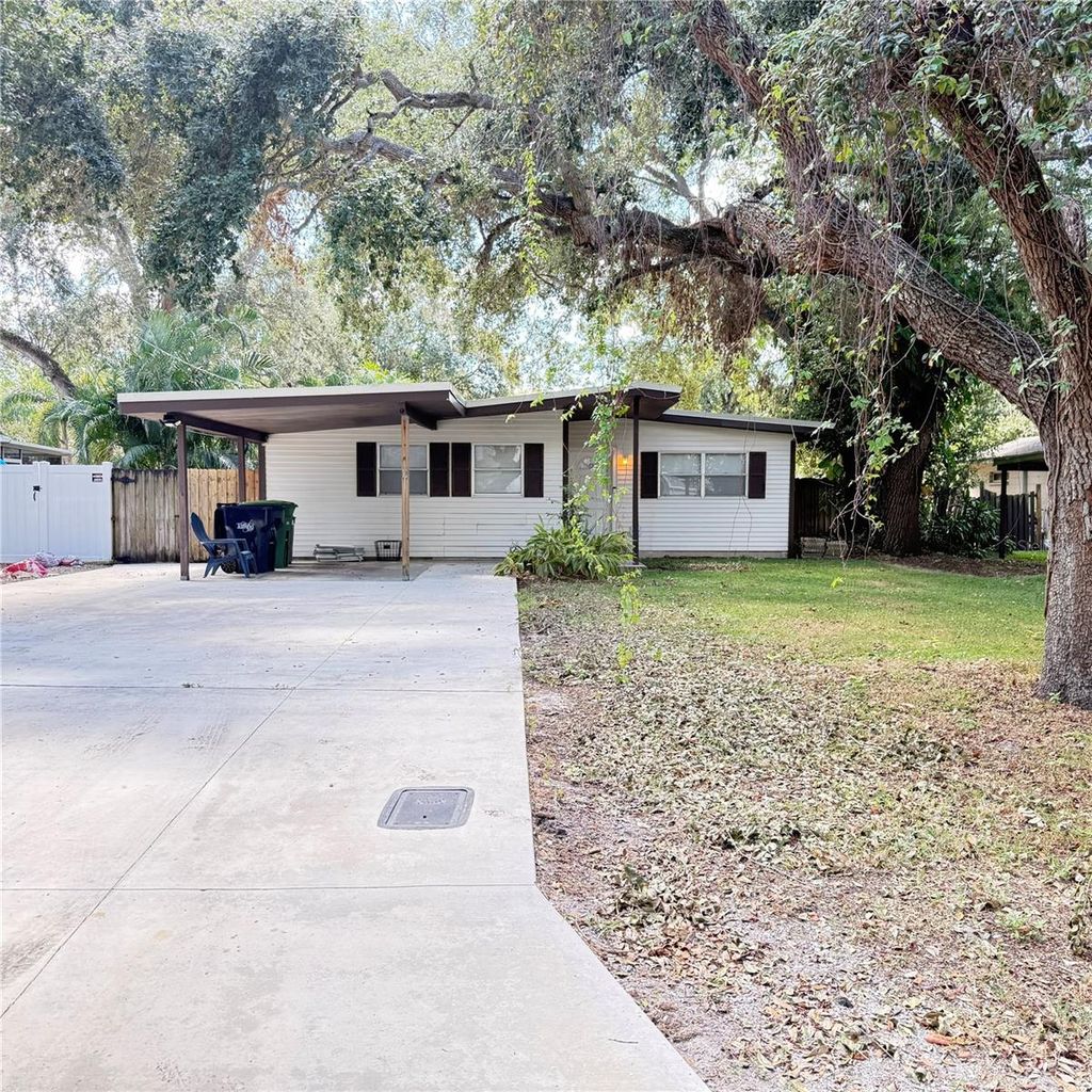 Photo of 3110 W Price Avenue, Tampa, FL 33611 (MLS # TB8438245)