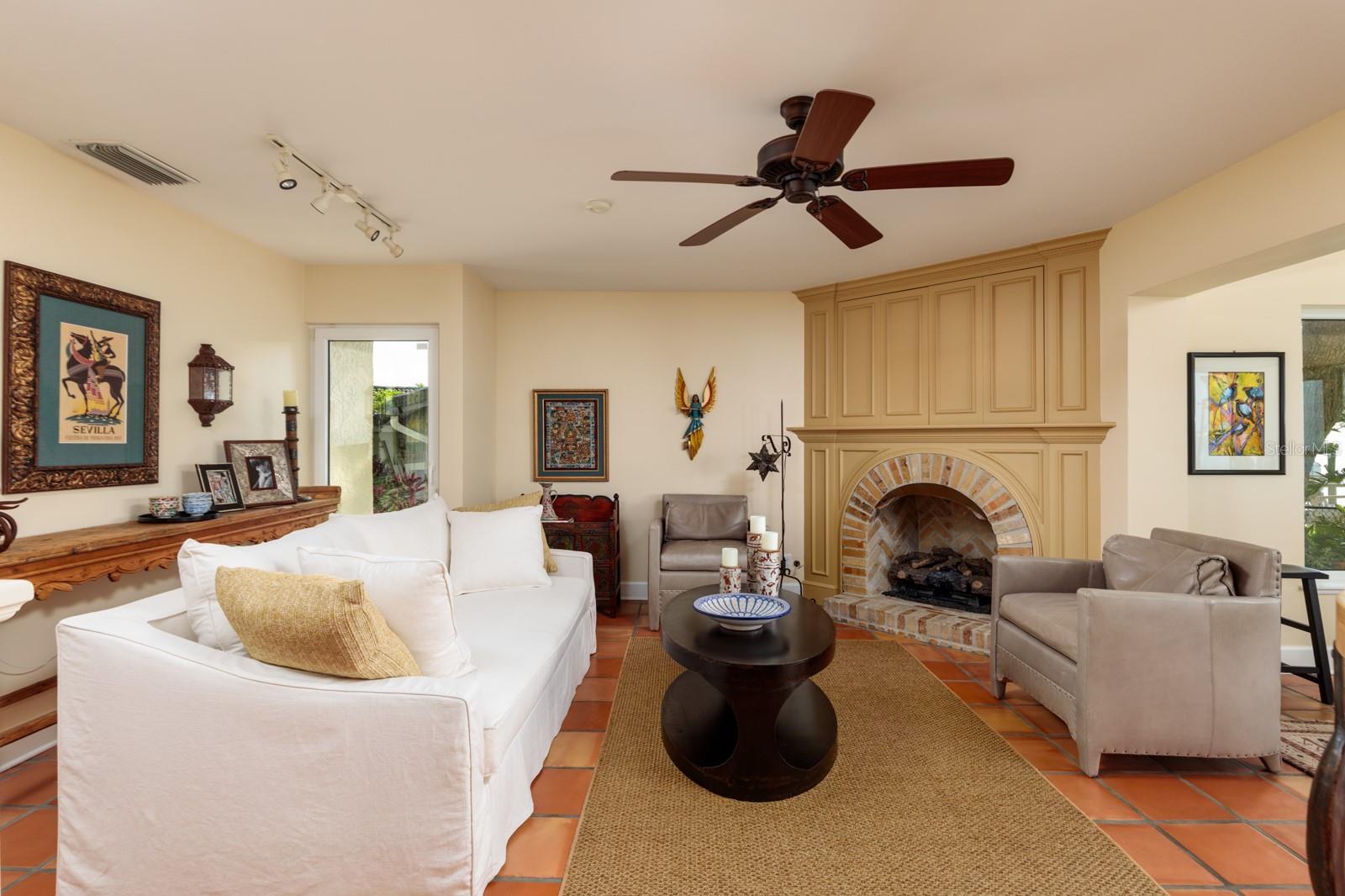 VENETIAN ISLES - Residential