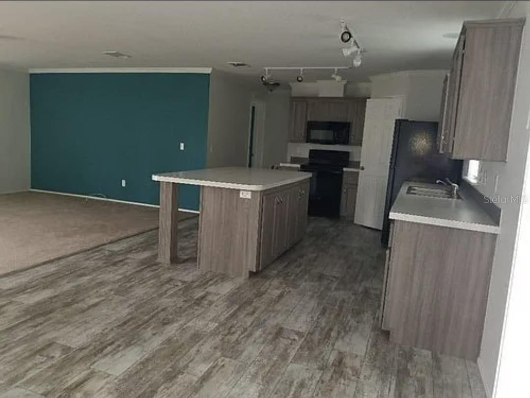 RIDGE COMMUNITY - Residential