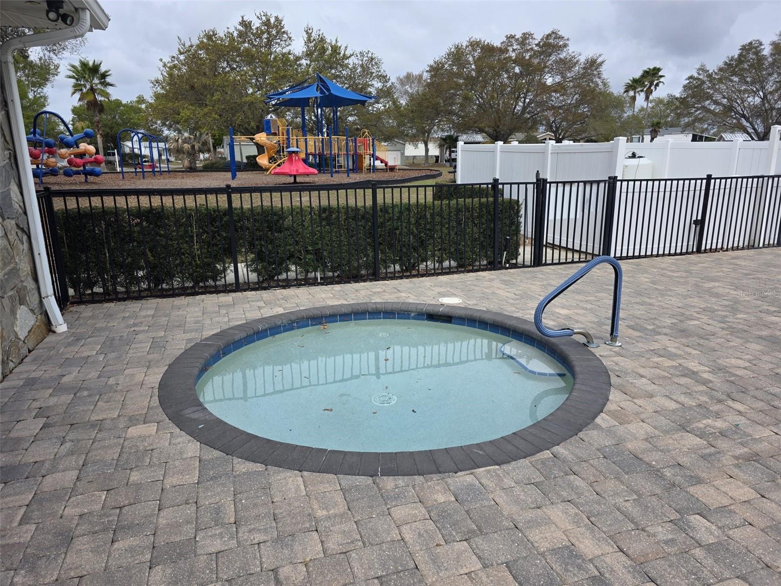 RIDGE COMMUNITY - Residential