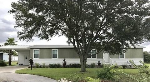 Photo of 609 Kings Ridge Loop, Davenport, FL 33897 (MLS # S5143844)