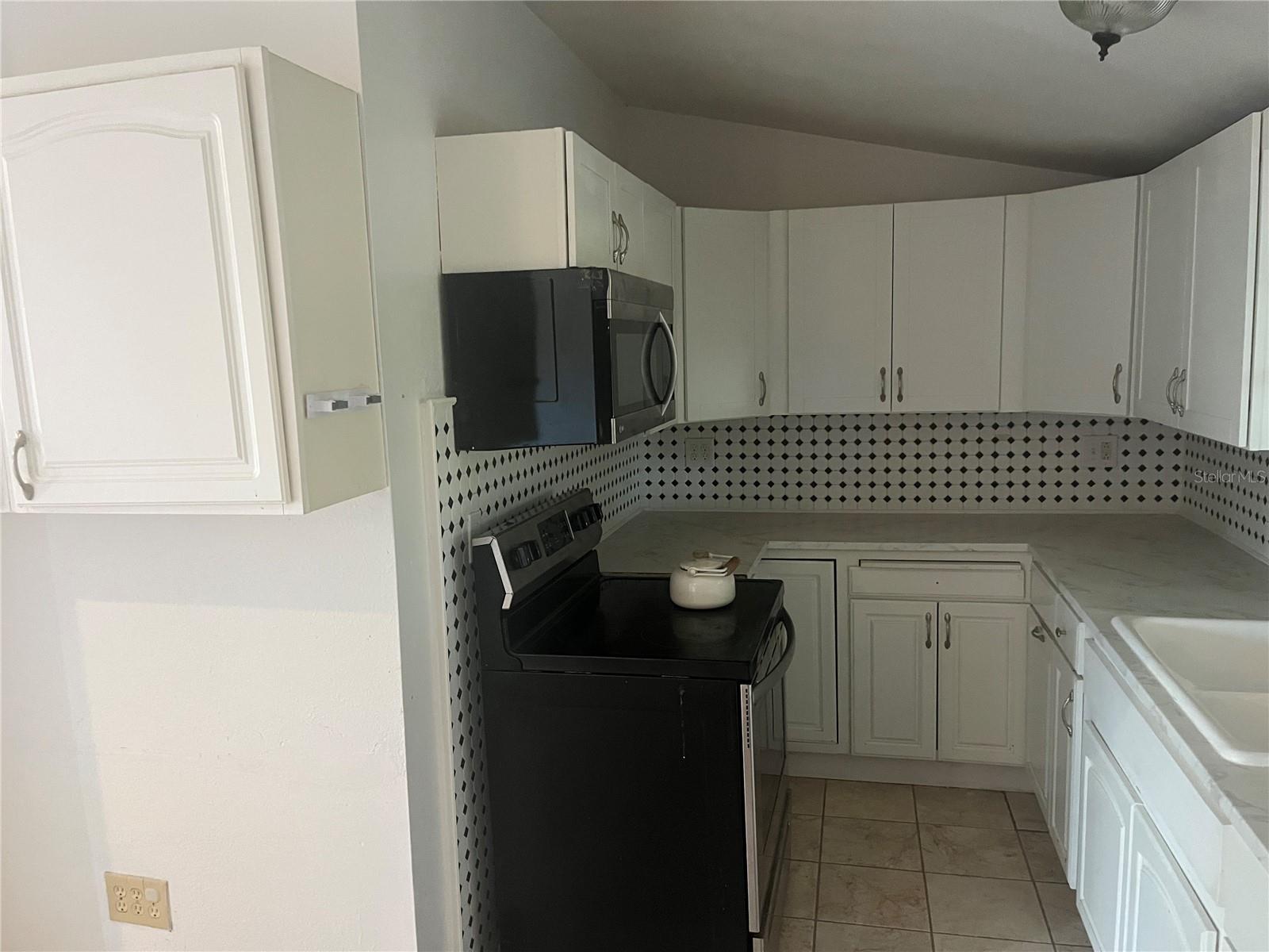 CARLTON MANOR - Residential