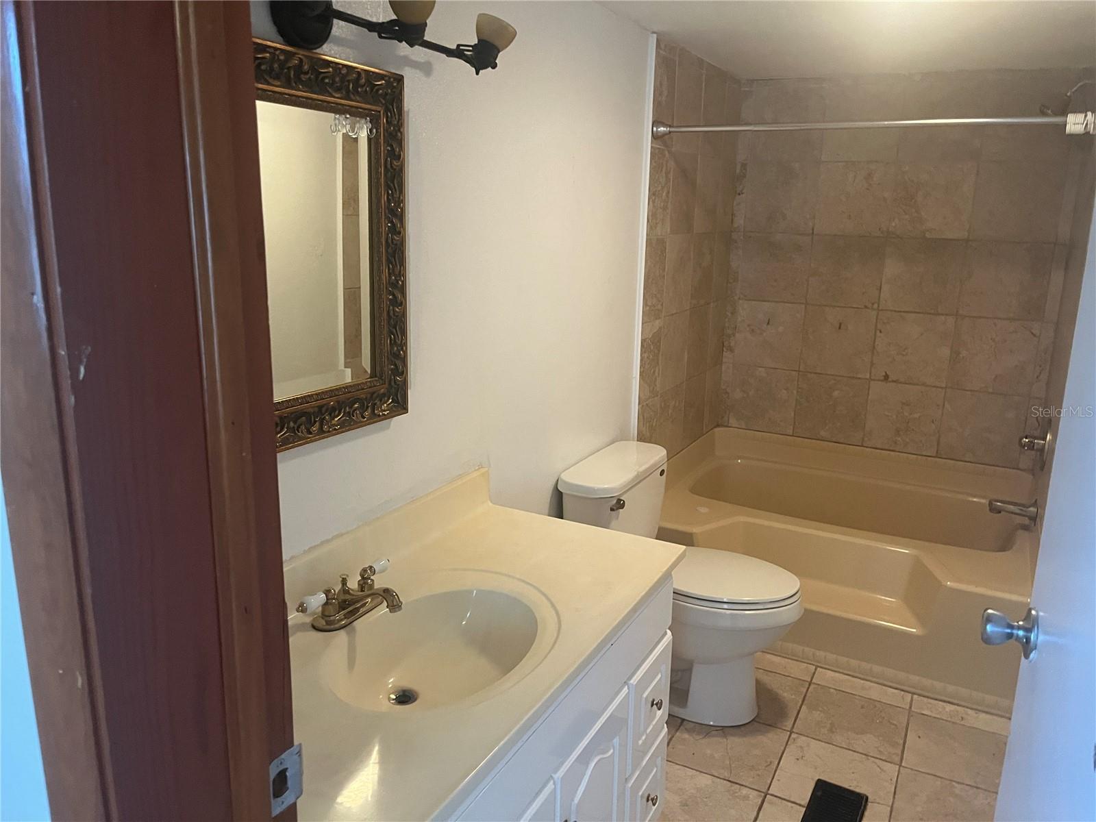 CARLTON MANOR - Residential