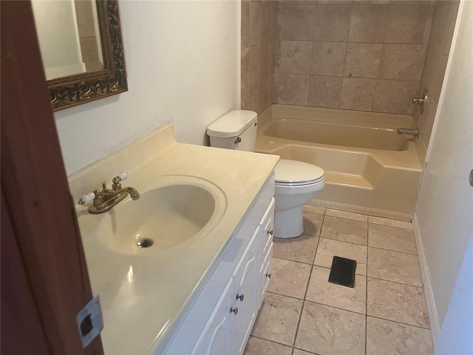 CARLTON MANOR - Residential