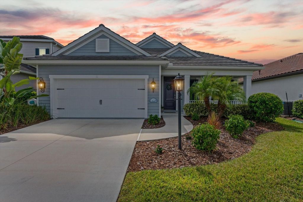 Photo of 13229 Steinhatchee Loop, Venice, FL 34293 (MLS # N6140896)