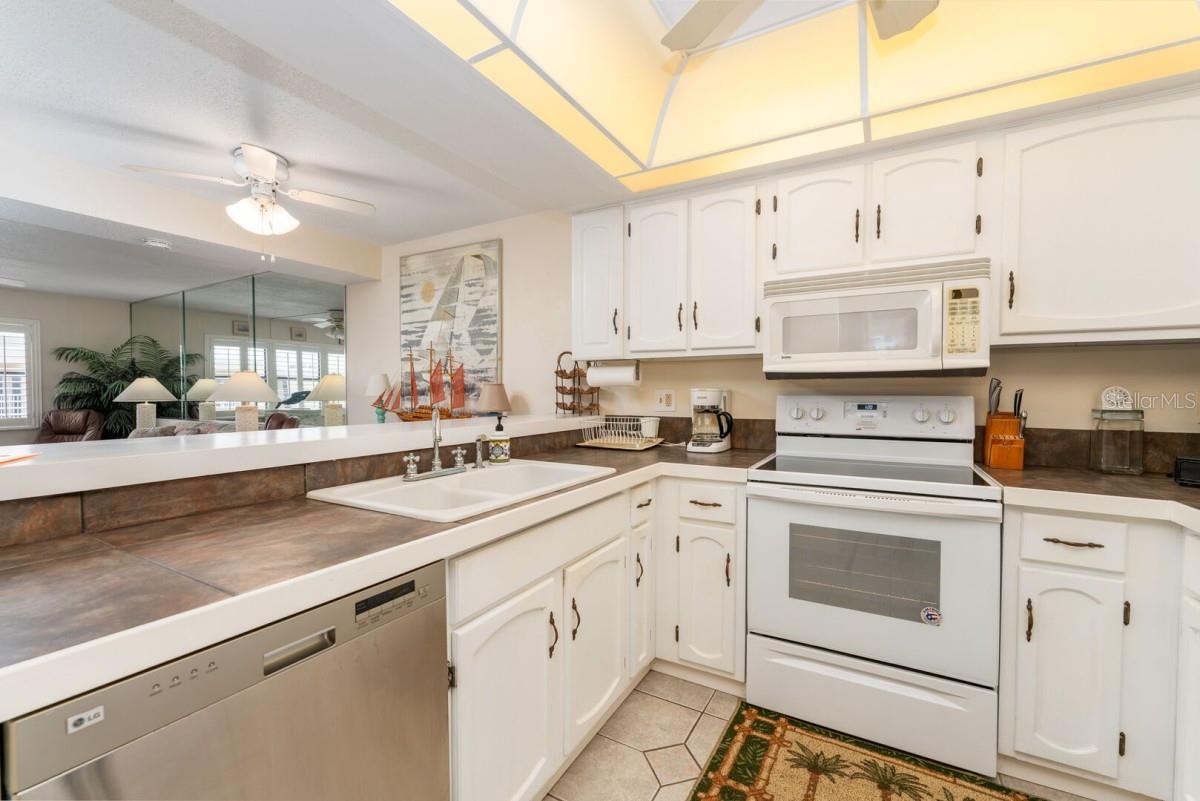 CASTLE REEF CONDO - Residential