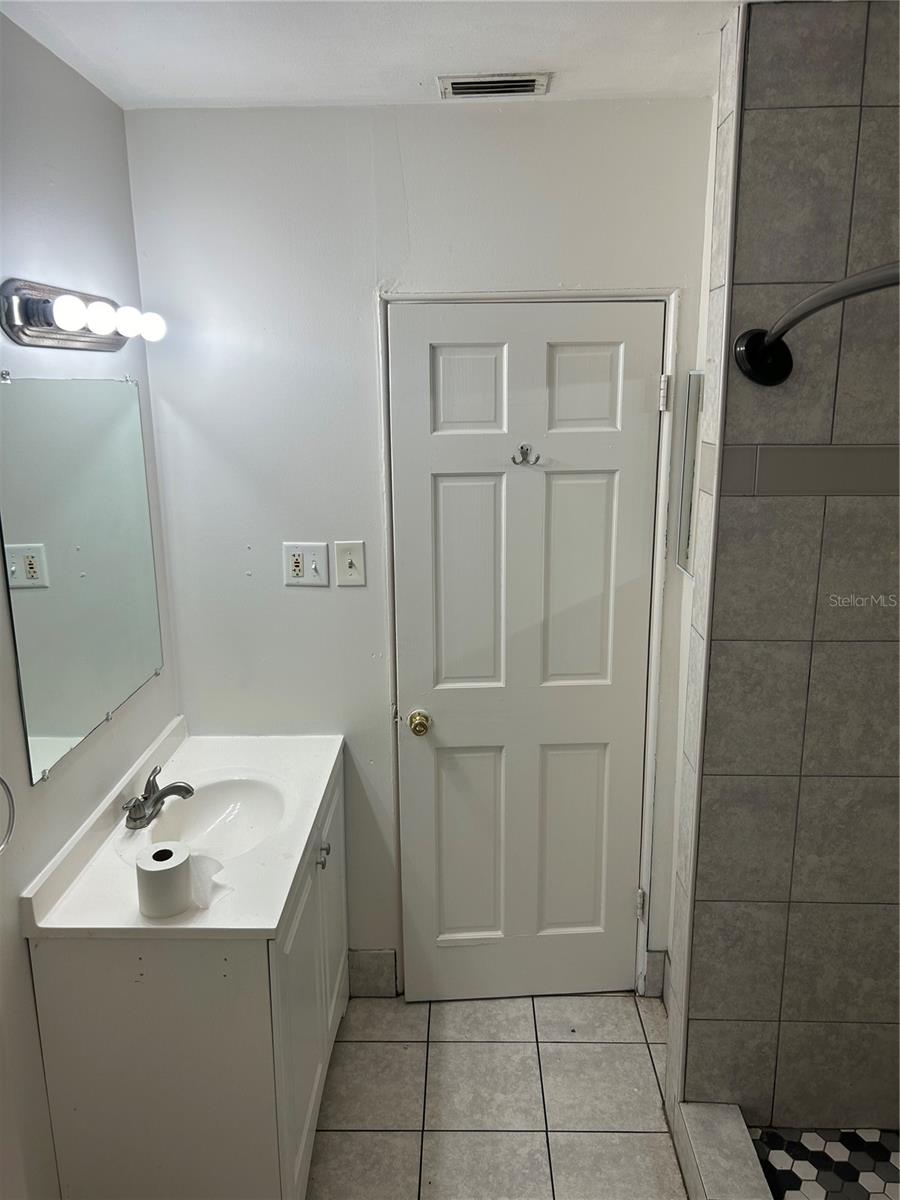 LAKE SHORE ESTATES - Residential Lease