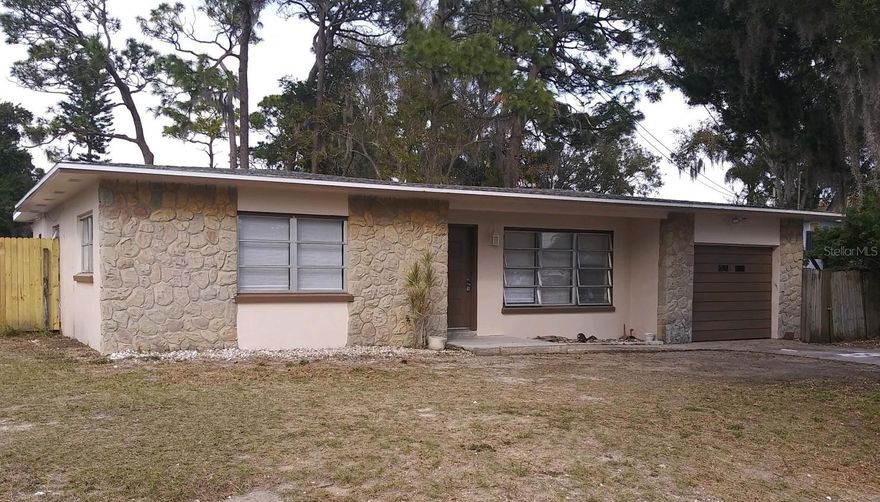 A lovely 2 bedroom, 2 bathroom home located in Palm Harbor. Close to shopping, dining and beaches. Pet fees will apply