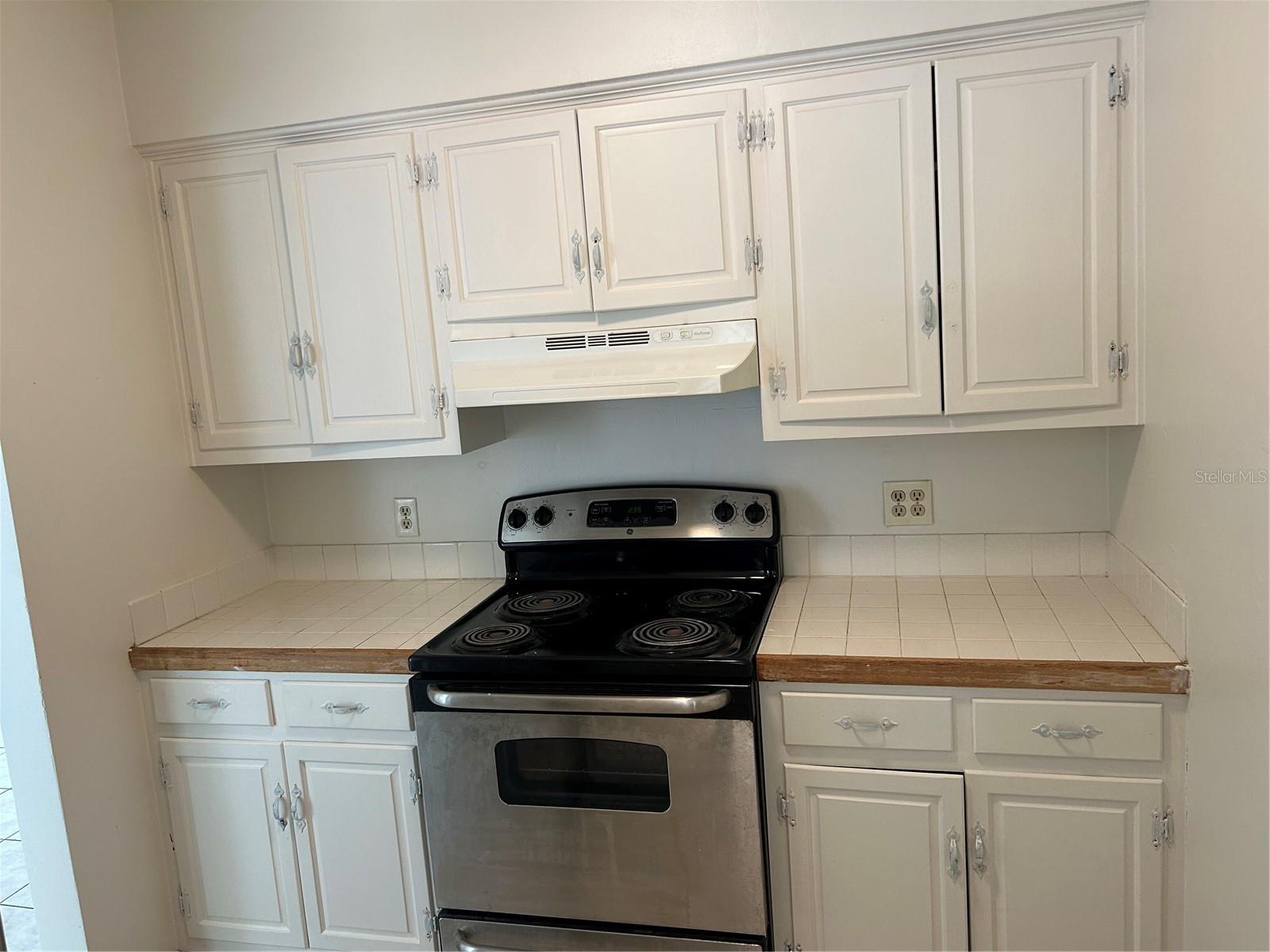 LAKE SHORE ESTATES - Residential Lease