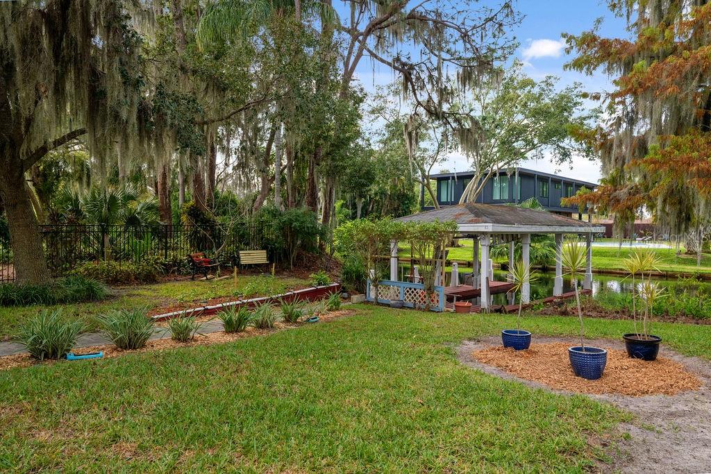 DAVIS SHORES - Residential