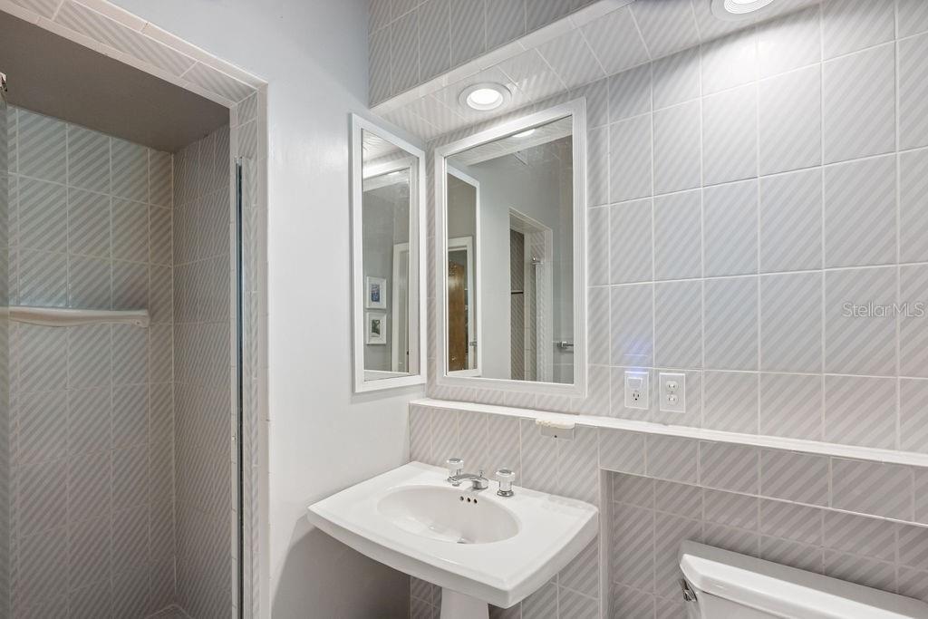 DAVIS SHORES - Residential