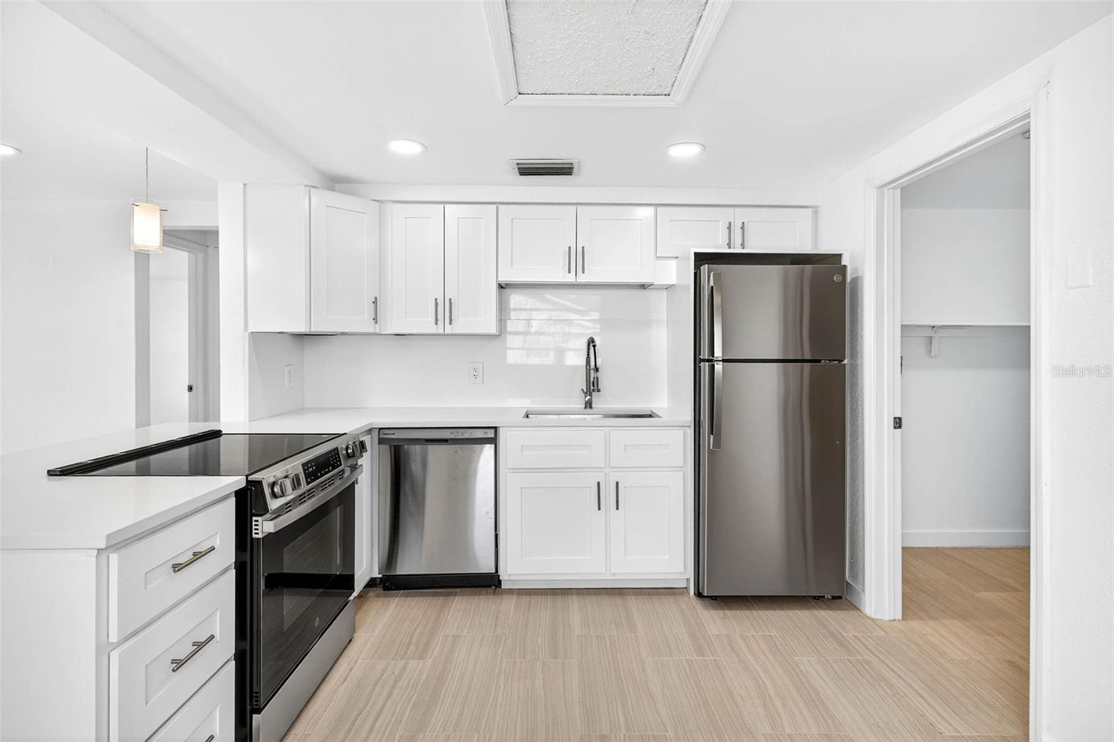 PRESCOTTS C W ADD TO POR - Residential Lease