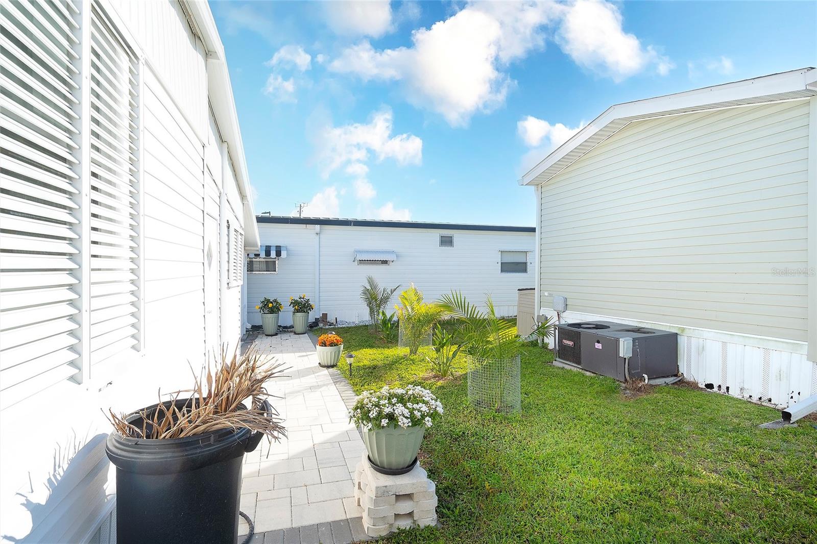 MOBILE ESTATES - Residential