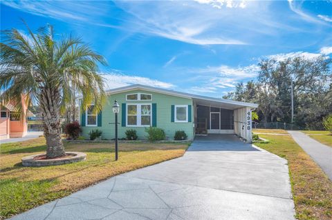 A home in LAKELAND